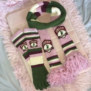 Juicy Couture Scarf & Gloves / Mittens 100% Wool